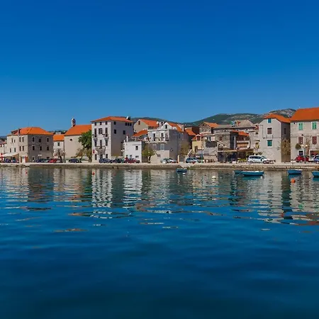 Jelen * Kastela