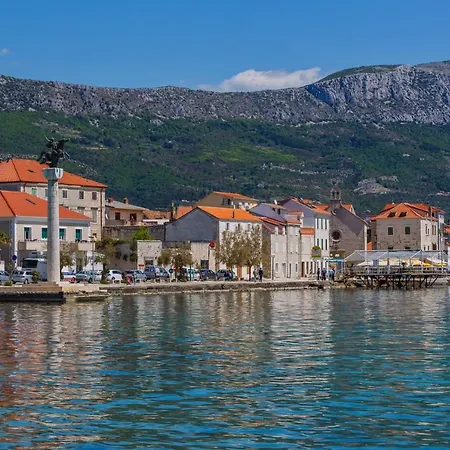 Jelen * Kastela
